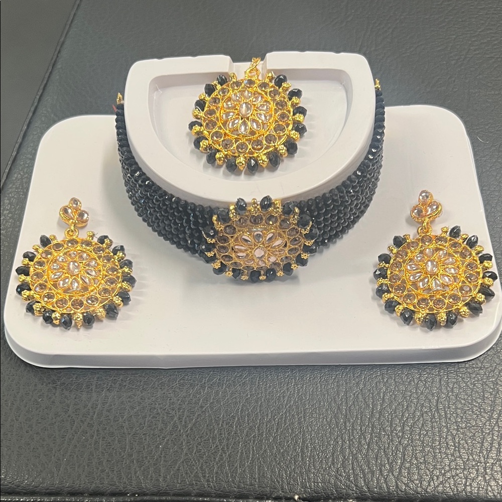 Elegant Gold and Black Jewelry Set